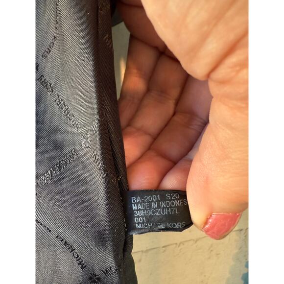 Michael Kors Black Leather Shoulder Bag with Gold Accents - Picture 8 of 11